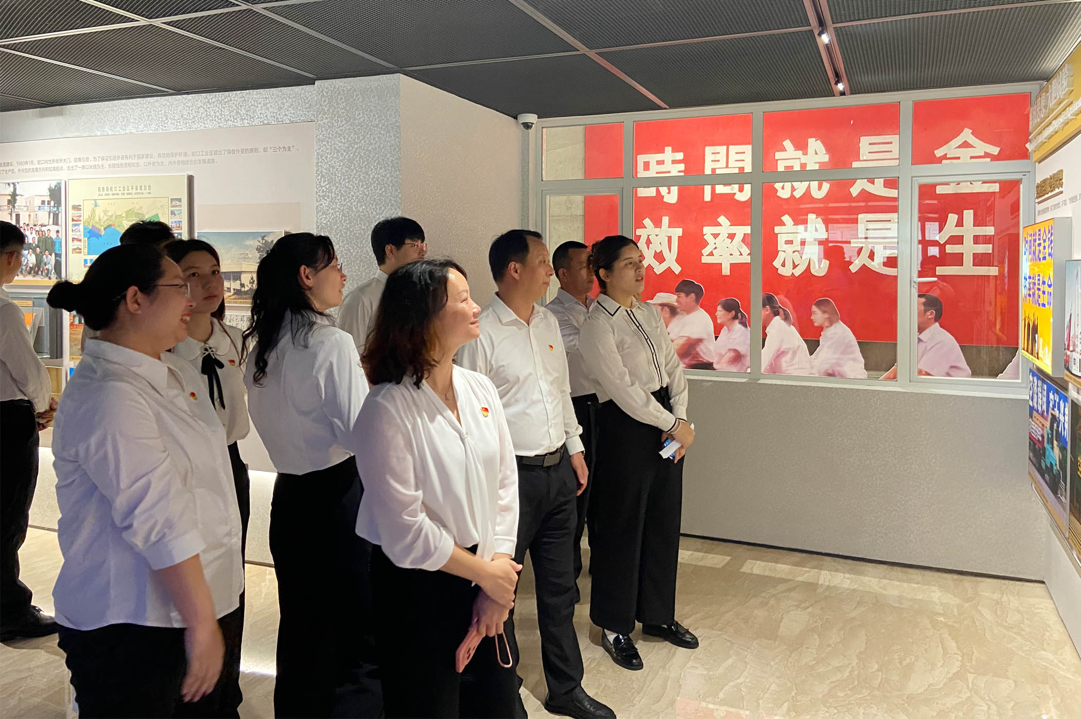 招商保税开展党建带团建活动.jpg
